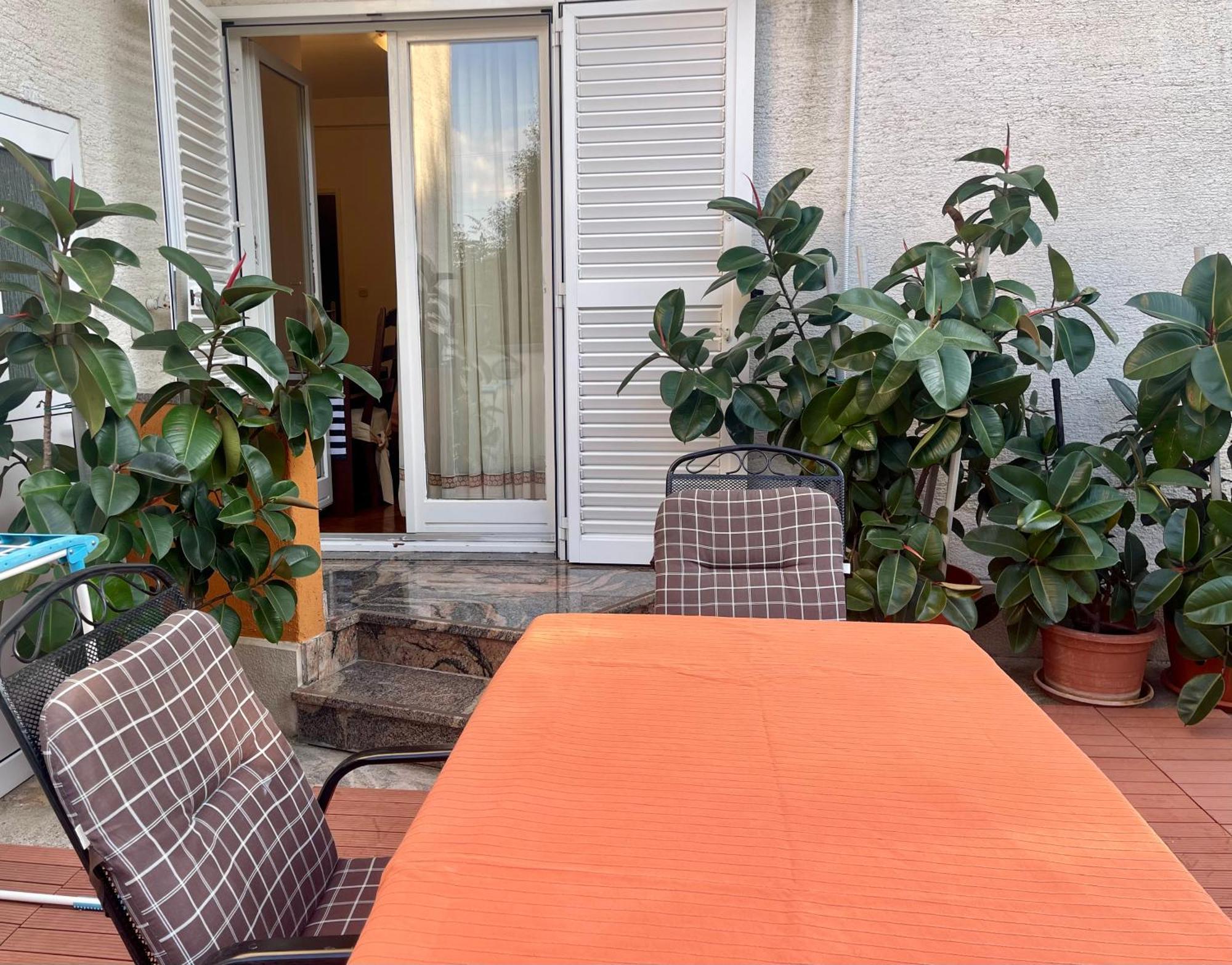 Ana Guest House Nin Buitenkant foto