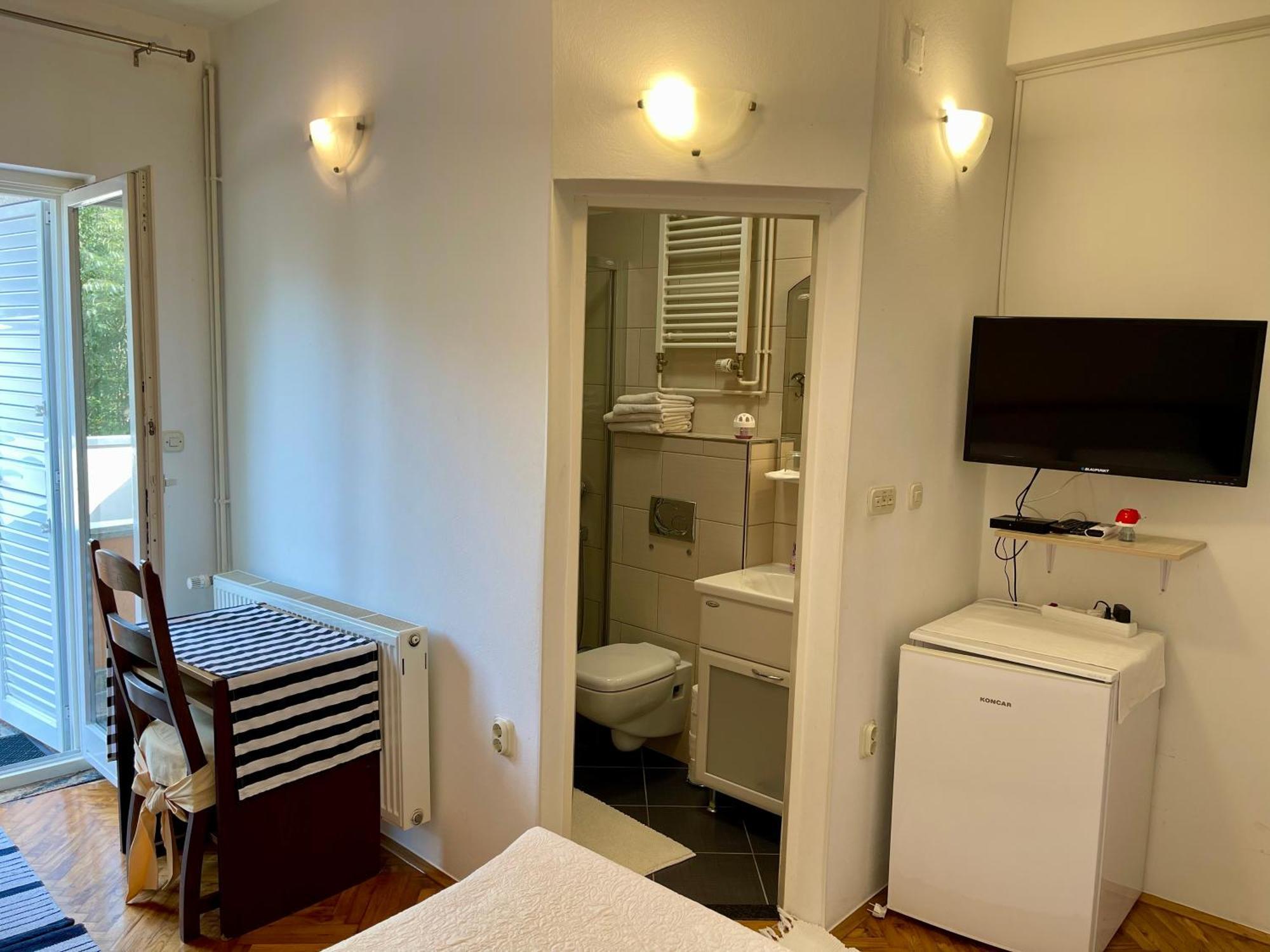 Ana Guest House Nin Buitenkant foto