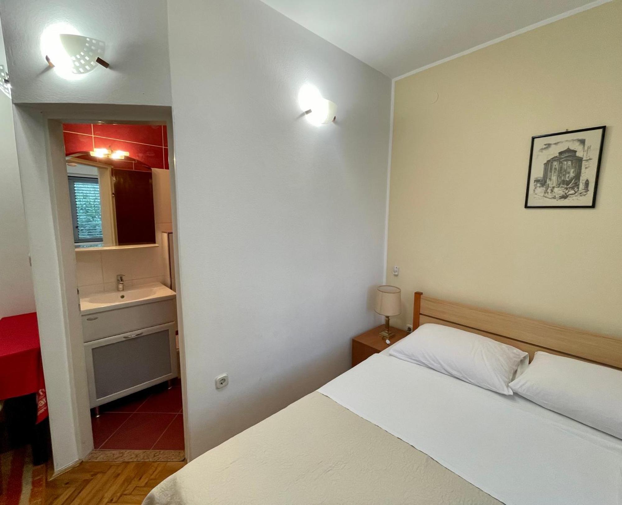 Ana Guest House Nin Buitenkant foto