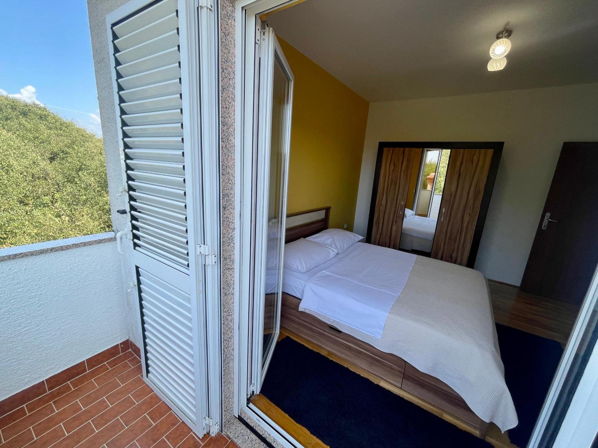 Ana Guest House Nin Buitenkant foto