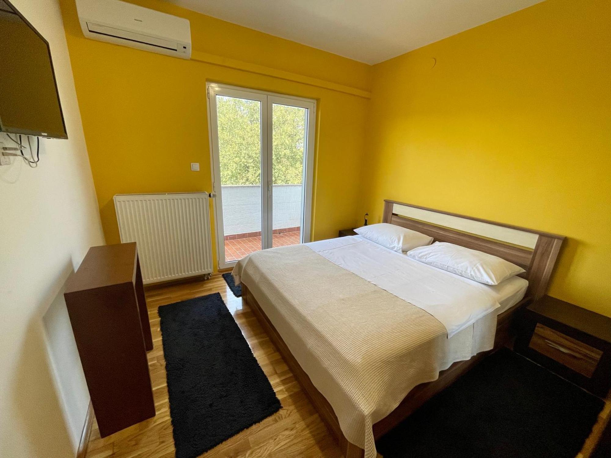 Ana Guest House Nin Buitenkant foto