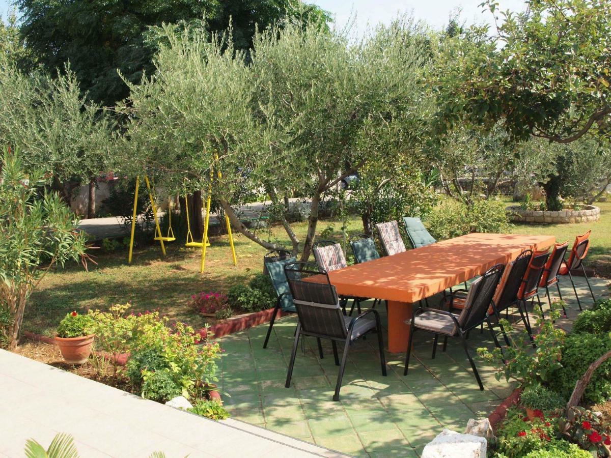 Ana Guest House Nin Buitenkant foto